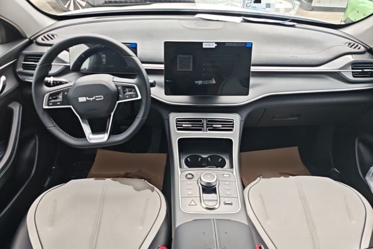 Used BYD Destroyer 05 2024 HONOR Edition DM-i 55KM Luxury Model Center Console
