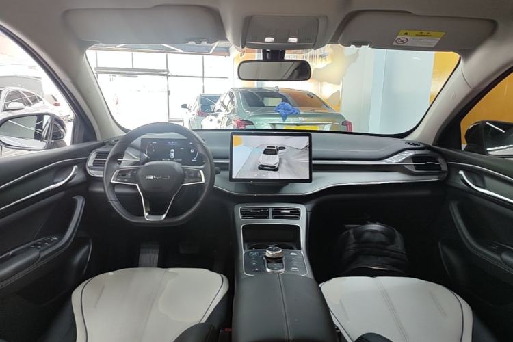 Used BYD Destroyer 05 2024 HONOR Edition DM-i 55KM Luxury Model Center Console