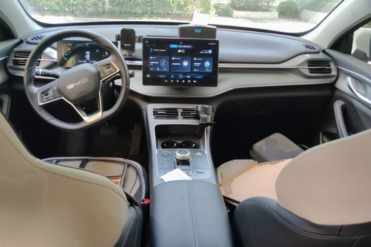 Used BYD Destroyer 05 2024 HONOR Edition DM-i 55KM Luxury Model Center Console