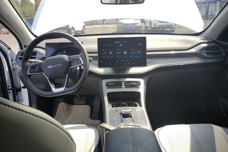Used BYD Destroyer 05 2024 HONOR Edition DM-i 55KM Luxury Model Center Console