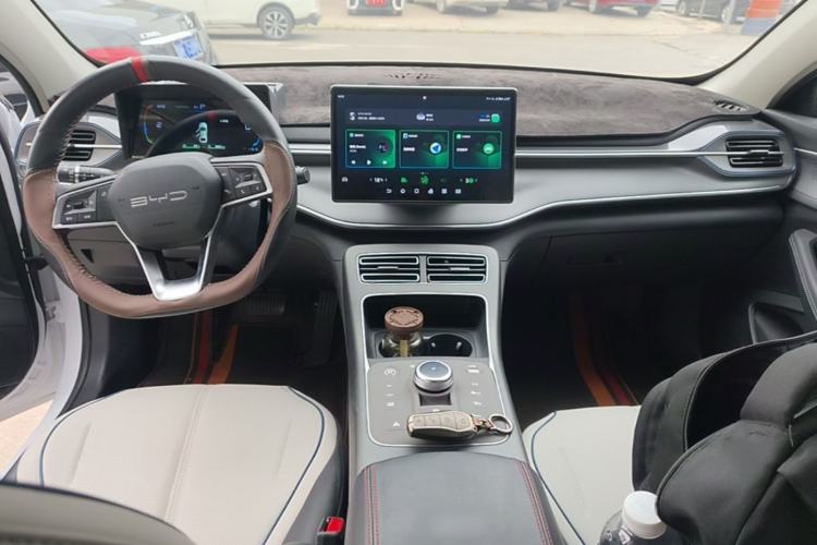 Used BYD Destroyer 05 2024 HONOR Edition DM-i 55KM Luxury Model Center Console