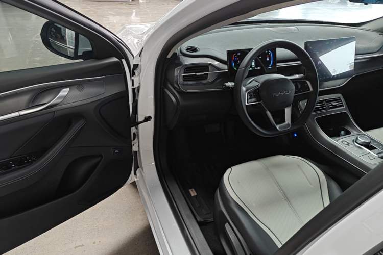 Used BYD Destroyer 05 2024 HONOR Edition DM-i 55KM Luxury Model Driver Seat