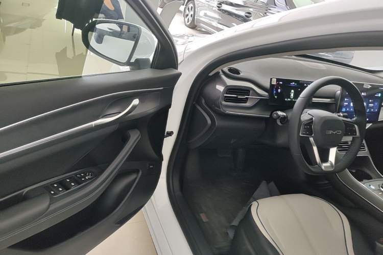 Used BYD Destroyer 05 2024 HONOR Edition DM-i 55KM Luxury Model Driver Seat
