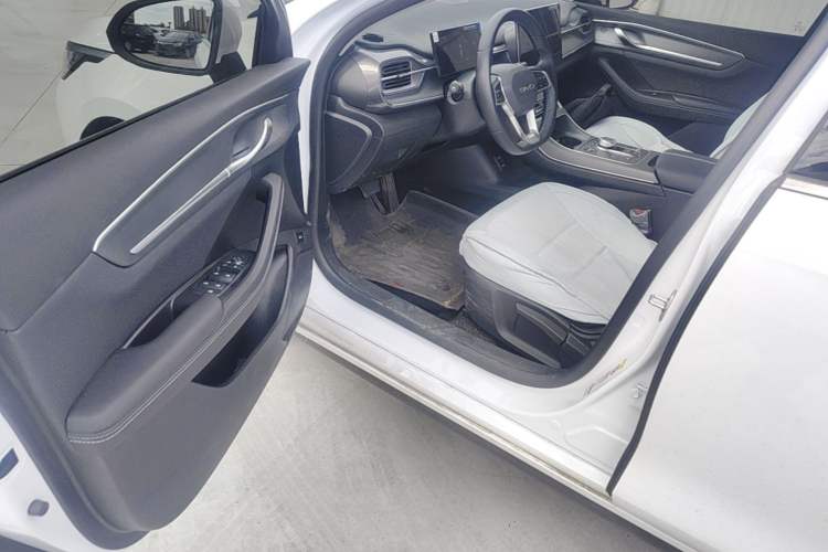 Used BYD Destroyer 05 2024 HONOR Edition DM-i 55KM Luxury Model Driver Seat
