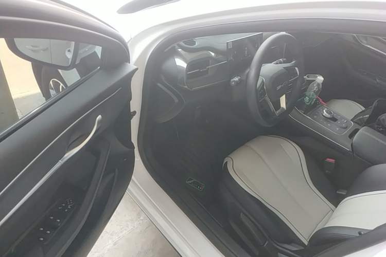 Used BYD Destroyer 05 2024 HONOR Edition DM-i 55KM Luxury Model Driver Seat