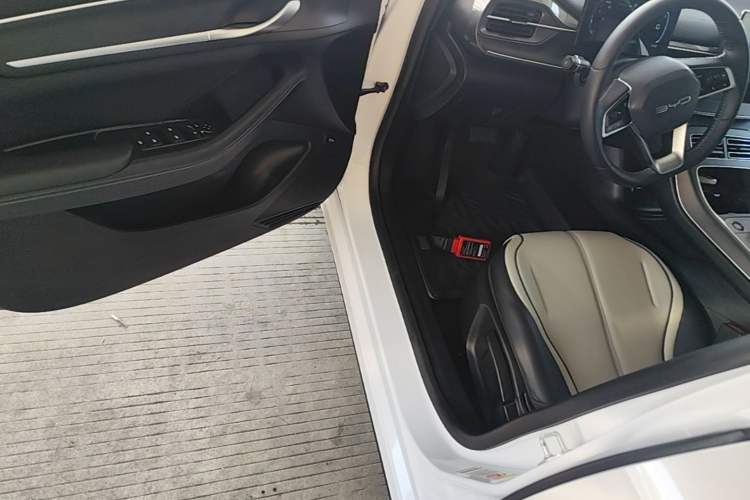 Used BYD Destroyer 05 2024 HONOR Edition DM-i 55KM Luxury Model Driver Seat