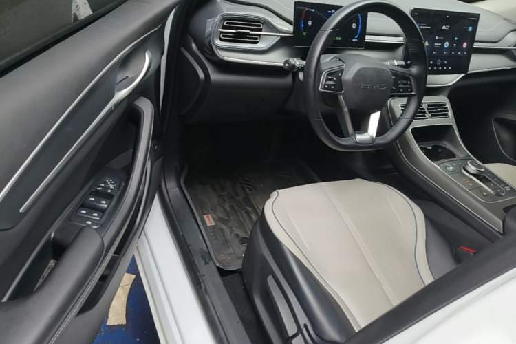 Used BYD Destroyer 05 2024 Honor Edition DM-i 120KM Luxury Model Driver Seat