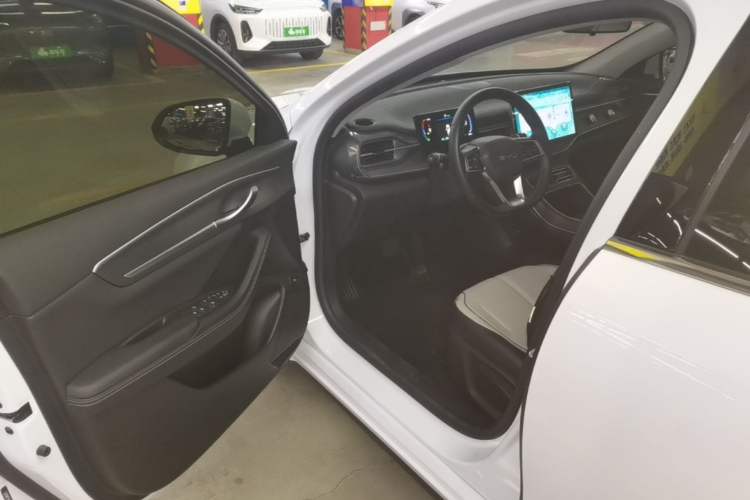Used BYD Destroyer 05 2024 HONOR Edition DM-i 55KM Luxury Model Driver Seat