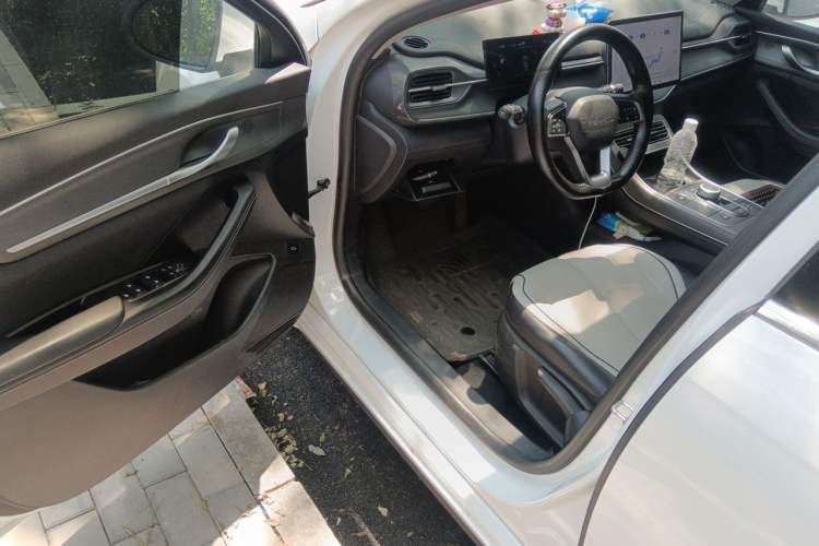 Used BYD Destroyer 05 2024 HONOR Edition DM-i 55KM Luxury Model Driver Seat