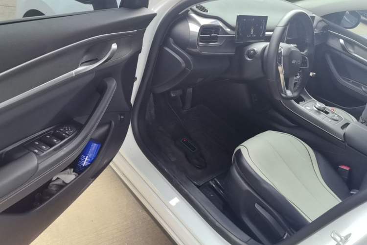 Used BYD Destroyer 05 2024 Honor Edition DM-i 120KM Luxury Model Driver Seat