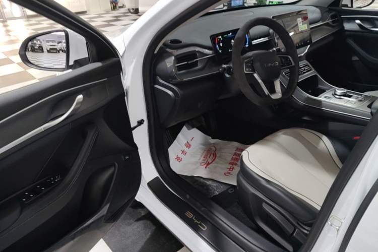 Used BYD Destroyer 05 2024 HONOR Edition DM-i 55KM Luxury Model Driver Seat