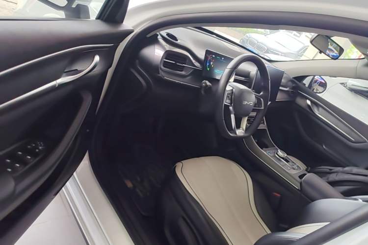 Used BYD Destroyer 05 2024 HONOR Edition DM-i 55KM Luxury Model Driver Seat