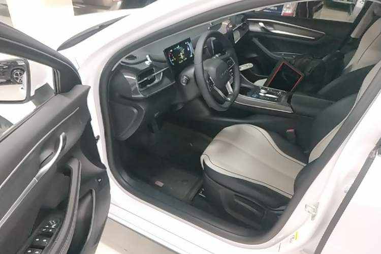 Used BYD Destroyer 05 2024 HONOR Edition DM-i 55KM Luxury Model Driver Seat