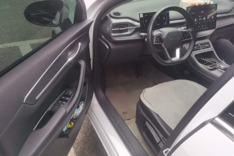 Used BYD Destroyer 05 2024 HONOR Edition DM-i 55KM Luxury Model Driver Seat