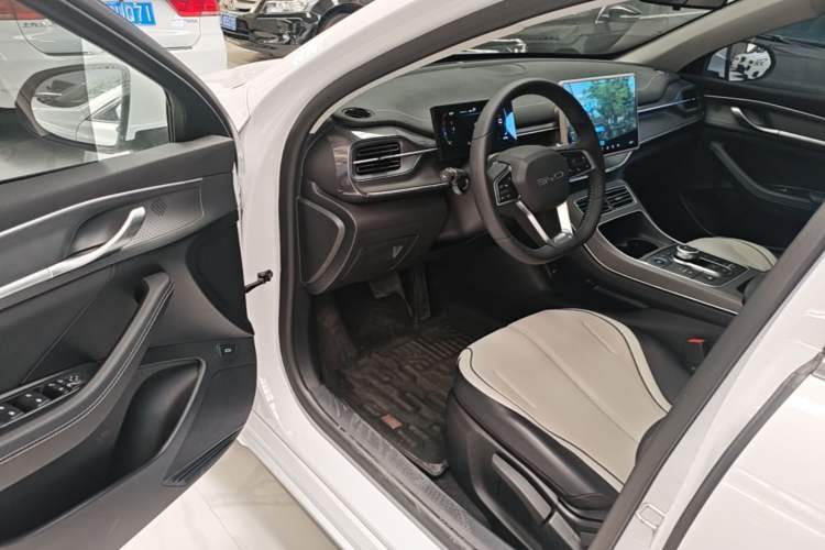 Used BYD Destroyer 05 2024 HONOR Edition DM-i 55KM Luxury Model Driver Seat