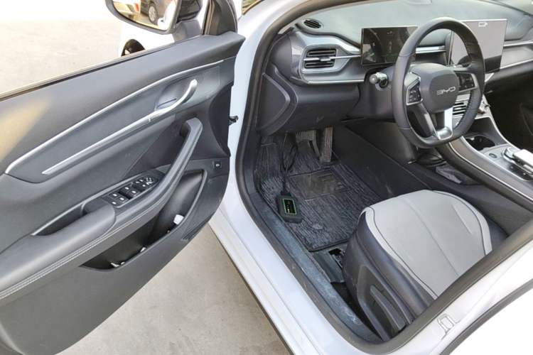 Used BYD Destroyer 05 2024 HONOR Edition DM-i 55KM Luxury Model Driver Seat