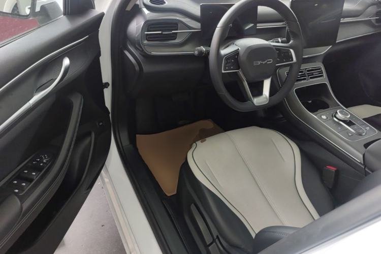 Used BYD Destroyer 05 2024 HONOR Edition DM-i 55KM Luxury Model Driver Seat