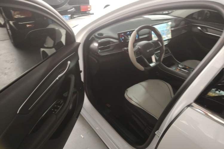 Used BYD Destroyer 05 2024 HONOR Edition DM-i 55KM Luxury Model Driver Seat