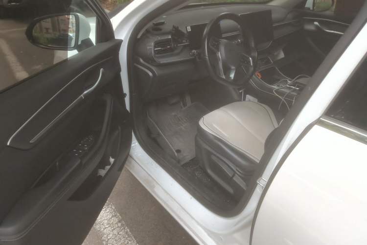 Used BYD Destroyer 05 2024 HONOR Edition DM-i 55KM Luxury Model Driver Seat