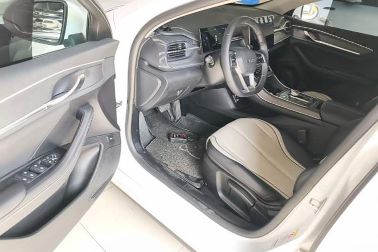 Used BYD Destroyer 05 2024 HONOR Edition DM-i 55KM Luxury Model Driver Seat
