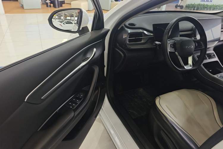 Used BYD Destroyer 05 2024 HONOR Edition DM-i 55KM Luxury Model Driver Seat