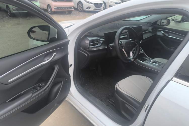 Used BYD Destroyer 05 2024 HONOR Edition DM-i 55KM Luxury Model Driver Seat
