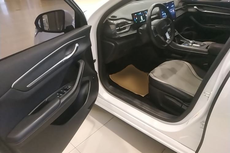 Used BYD Destroyer 05 2024 HONOR Edition DM-i 55KM Luxury Model Driver Seat