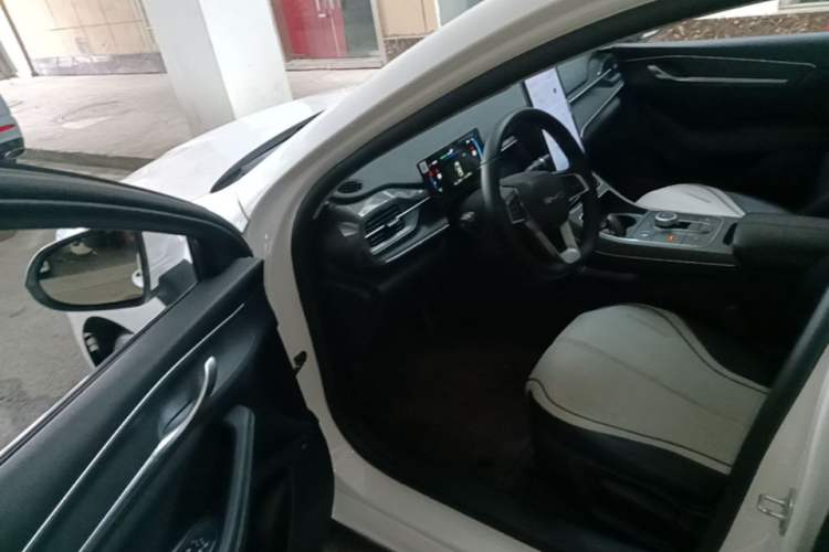 Used BYD Destroyer 05 2024 Honor Edition DM-i 120KM Luxury Model Driver Seat
