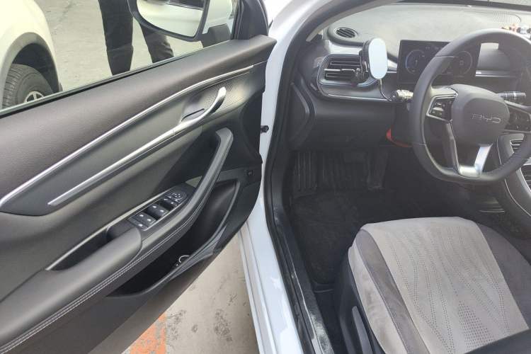 Used BYD Destroyer 05 2024 Honor Edition DM-i 120KM Luxury Model Driver Seat