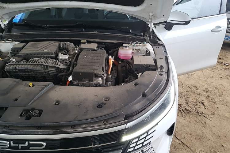 Used BYD Destroyer 05 2024 Honor Edition DM-i 120KM Luxury Model Engine Bay Left