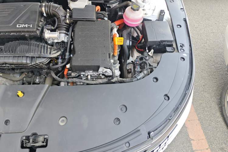 Used BYD Destroyer 05 2024 HONOR Edition DM-i 55KM Luxury Model Engine Bay Left