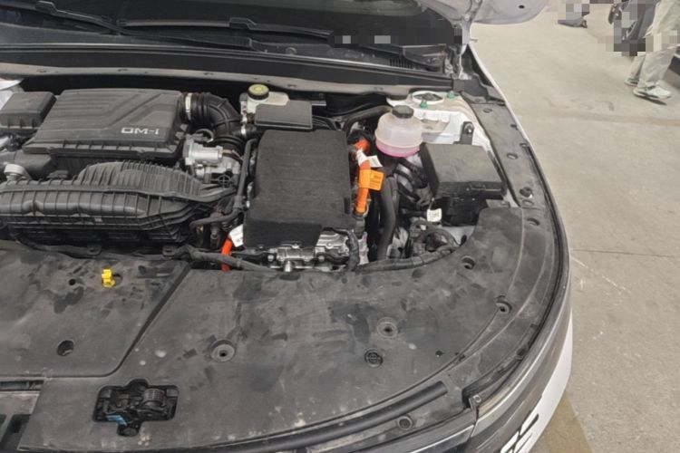 Used BYD Destroyer 05 2024 Honor Edition DM-i 120KM Luxury Model Engine Bay Left