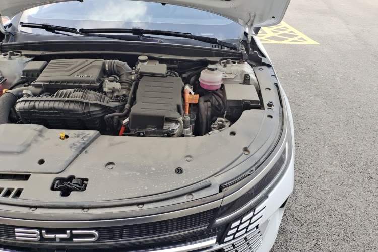 Used BYD Destroyer 05 2024 HONOR Edition DM-i 55KM Luxury Model Engine Bay Left