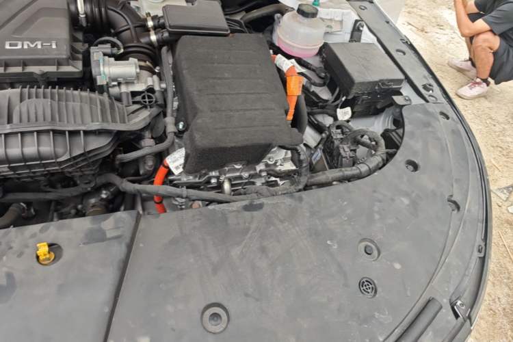 Used BYD Destroyer 05 2024 Honor Edition DM-i 120KM Luxury Model Engine Bay Left