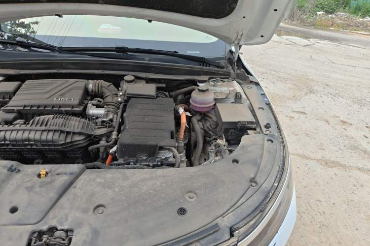 Used BYD Destroyer 05 2024 Honor Edition DM-i 120KM Luxury Model Engine Bay Left