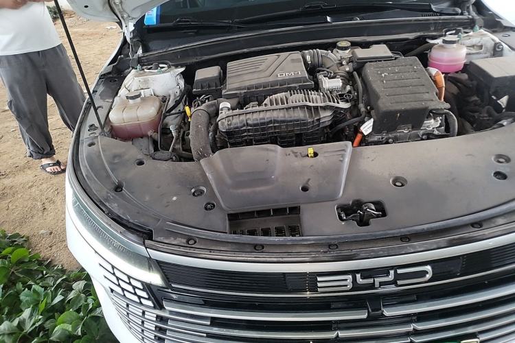 Used BYD Destroyer 05 2024 Honor Edition DM-i 120KM Luxury Model Engine Bay Right