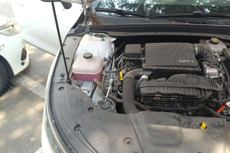 Used BYD Destroyer 05 2024 Honor Edition DM-i 120KM Luxury Model Engine Bay Right