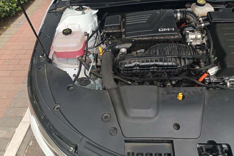 Used BYD Destroyer 05 2024 HONOR Edition DM-i 55KM Luxury Model Engine Bay Right
