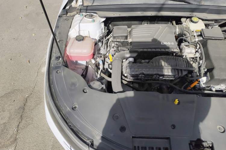 Used BYD Destroyer 05 2024 HONOR Edition DM-i 55KM Luxury Model Engine Bay Right