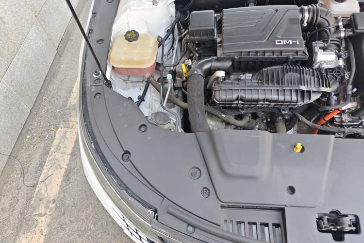 Used BYD Destroyer 05 2024 HONOR Edition DM-i 55KM Luxury Model Engine Bay Right