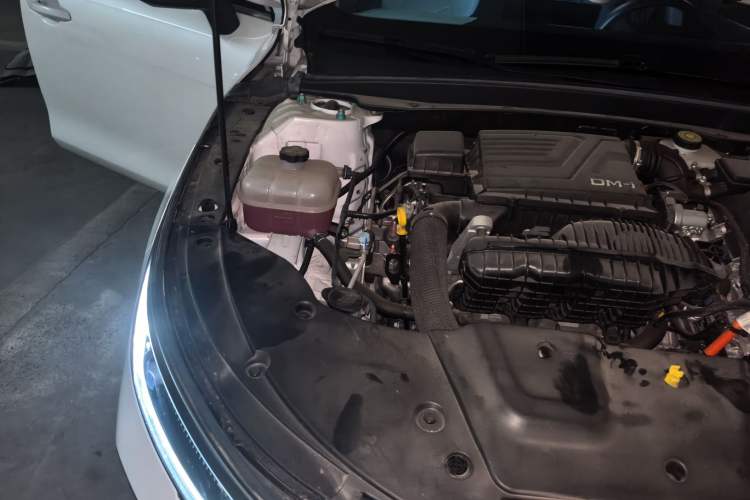 Used BYD Destroyer 05 2024 HONOR Edition DM-i 55KM Luxury Model Engine Bay Right