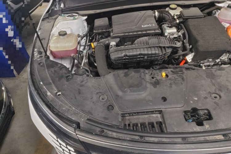 Used BYD Destroyer 05 2024 Honor Edition DM-i 120KM Luxury Model Engine Bay Right
