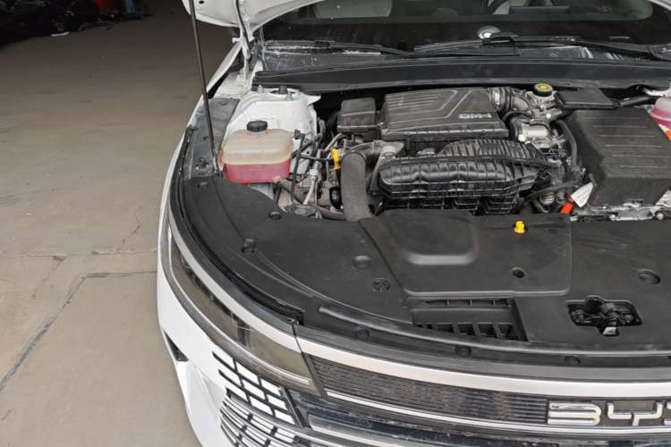 Used BYD Destroyer 05 2024 HONOR Edition DM-i 55KM Luxury Model Engine Bay Right