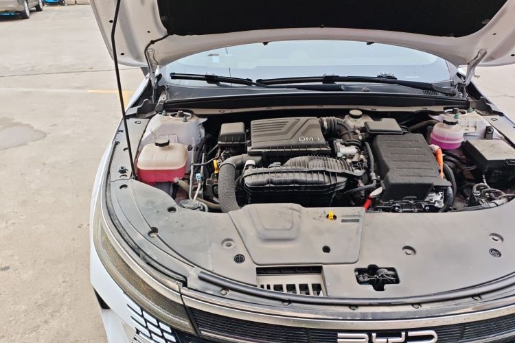 Used BYD Destroyer 05 2024 HONOR Edition DM-i 55KM Luxury Model Engine Bay Right