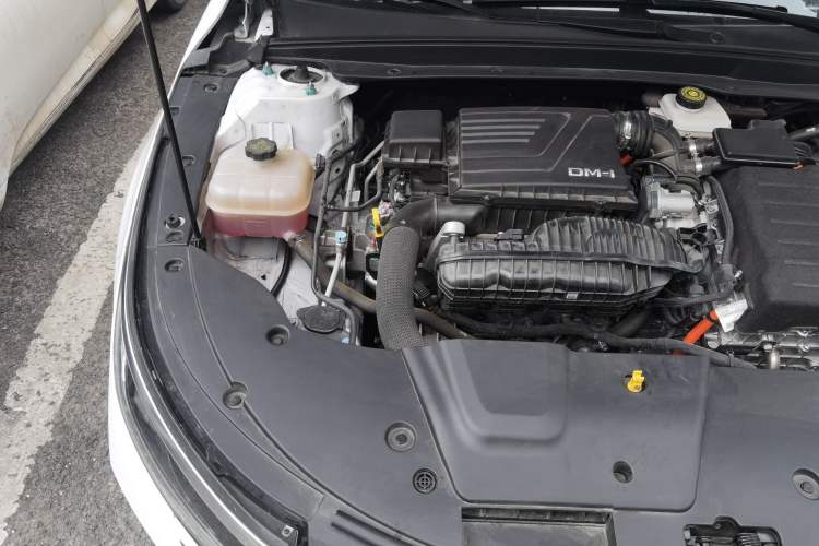 Used BYD Destroyer 05 2024 HONOR Edition DM-i 55KM Luxury Model Engine Bay Right