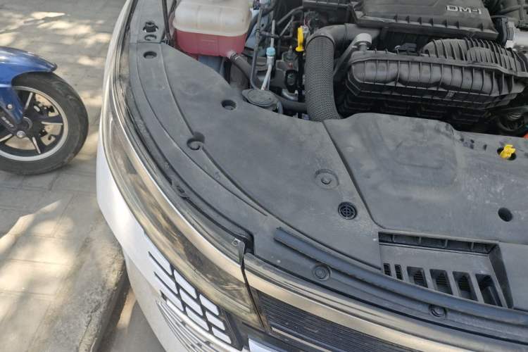 Used BYD Destroyer 05 2024 HONOR Edition DM-i 55KM Luxury Model Engine Bay Right