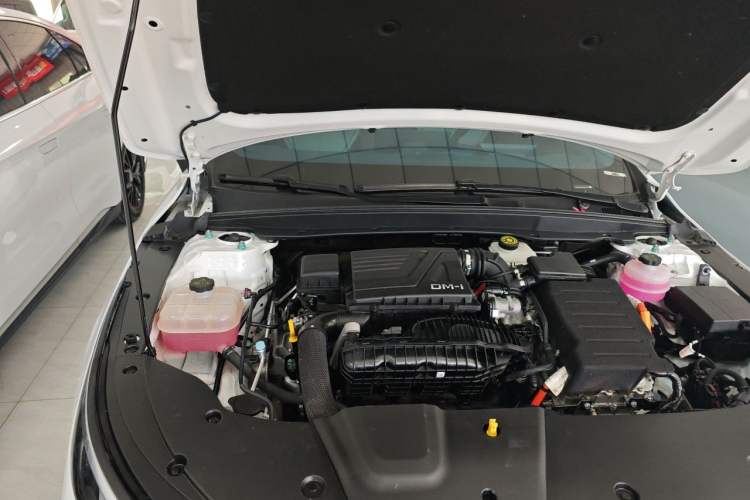 Used BYD Destroyer 05 2024 HONOR Edition DM-i 55KM Luxury Model Engine Bay Right