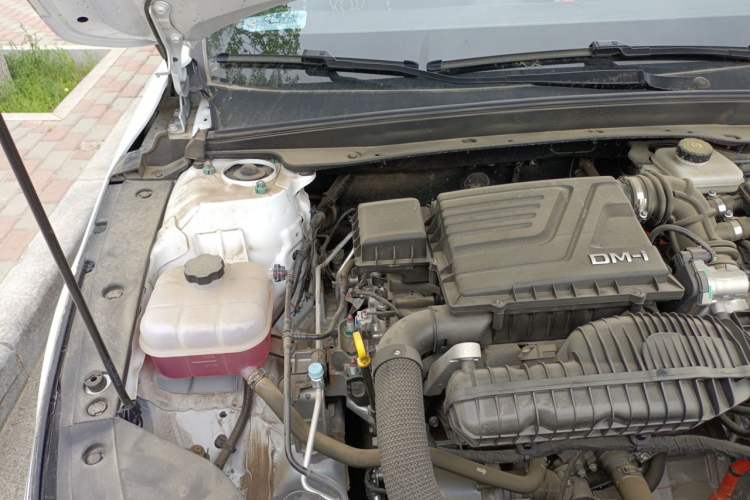 Used BYD Destroyer 05 2024 HONOR Edition DM-i 55KM Luxury Model Engine Bay Right
