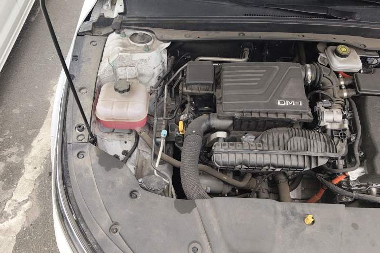 Used BYD Destroyer 05 2024 Honor Edition DM-i 120KM Luxury Model Engine Bay Right
