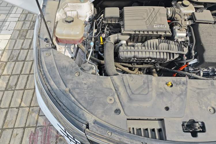 Used BYD Destroyer 05 2024 HONOR Edition DM-i 55KM Luxury Model Engine Bay Right